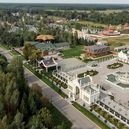 Загородный отельный комплекс Бреч Resort&Spa Gurinovka Staraya Экстерьер фото