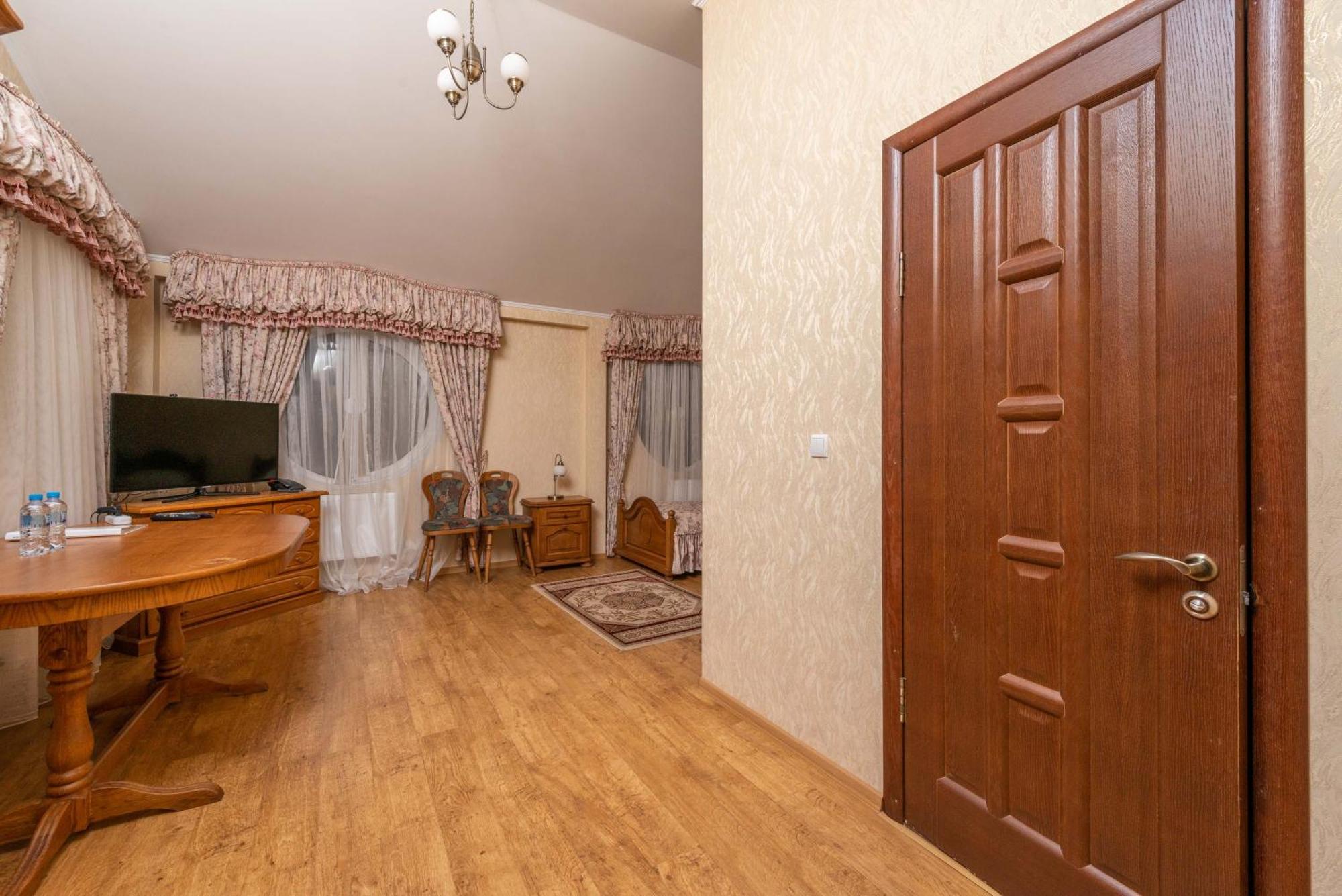 Загородный отельный комплекс Бреч Resort&Spa Gurinovka Staraya Экстерьер фото