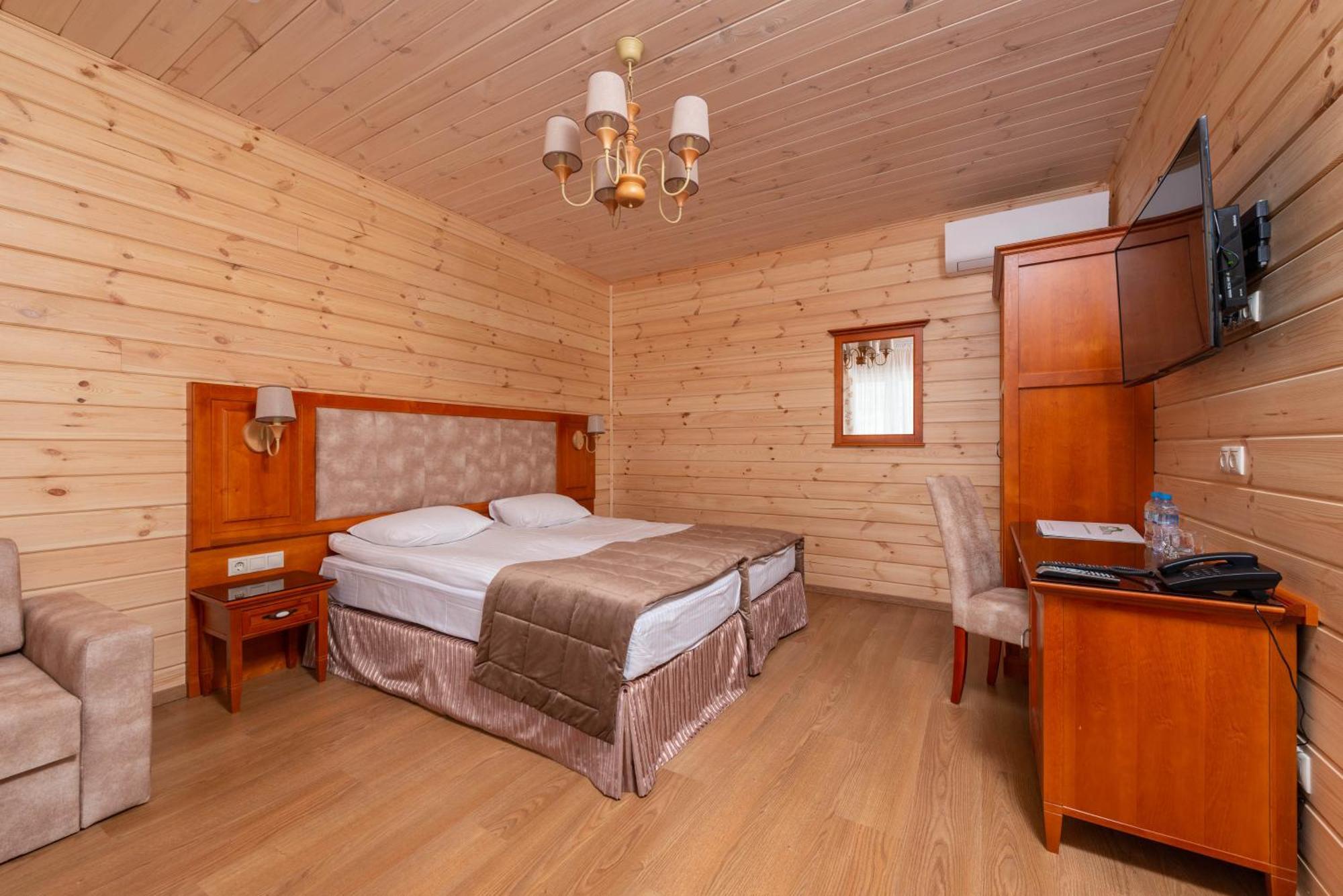 Загородный отельный комплекс Бреч Resort&Spa Gurinovka Staraya Экстерьер фото