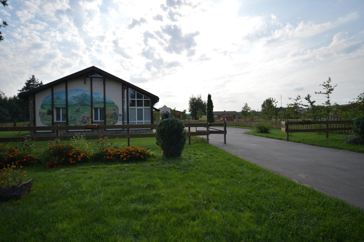 Загородный отельный комплекс Бреч Resort&Spa Gurinovka Staraya Экстерьер фото